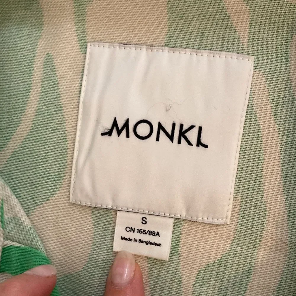 Monki Cotton Twill Swirl Print Shirt in Green Size Small - Picture 8 of 13